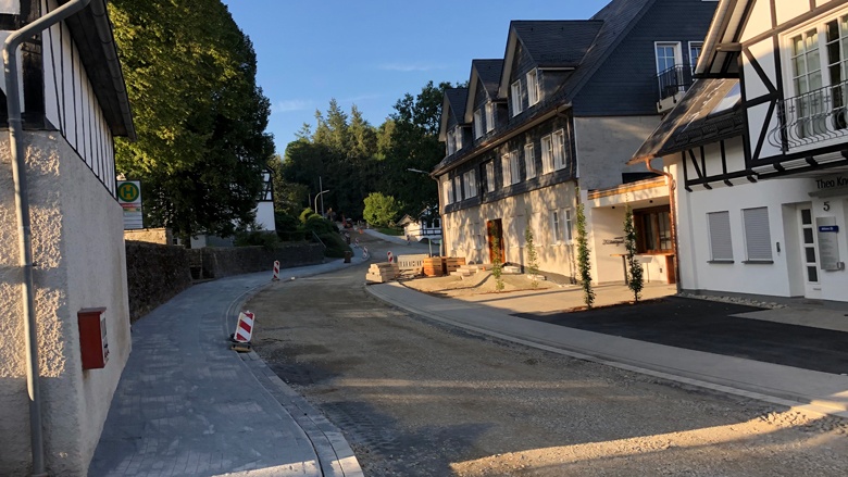 Straße in der Ortsmitte Richtung Werpe